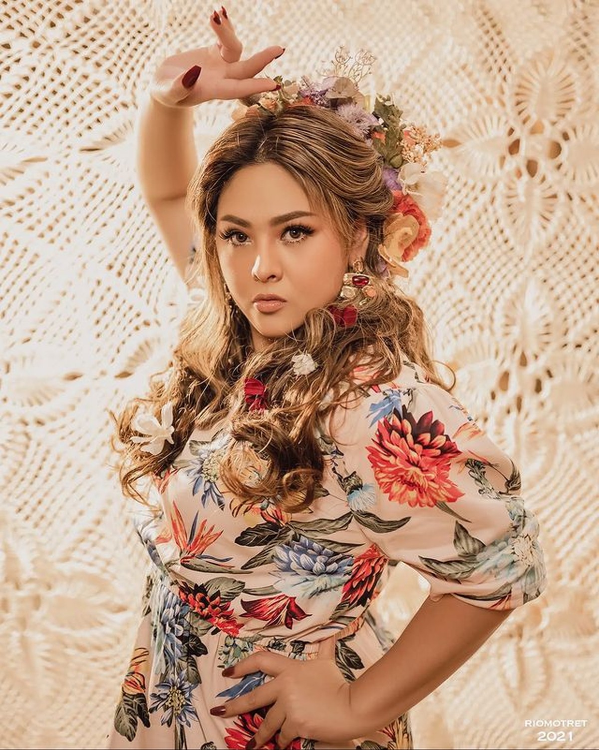 Audy Item baru saja melakukan pemotretan dengan penampilan tubuhnya yang makin langsing usai turun berat 10 kg&period; Yuk intip&excl;