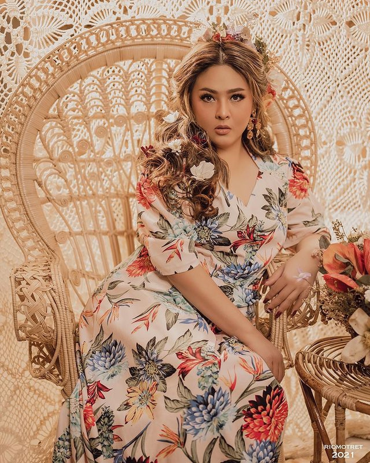 Audy Item baru saja melakukan pemotretan dengan penampilan tubuhnya yang makin langsing usai turun berat 10 kg&period; Yuk intip&excl;