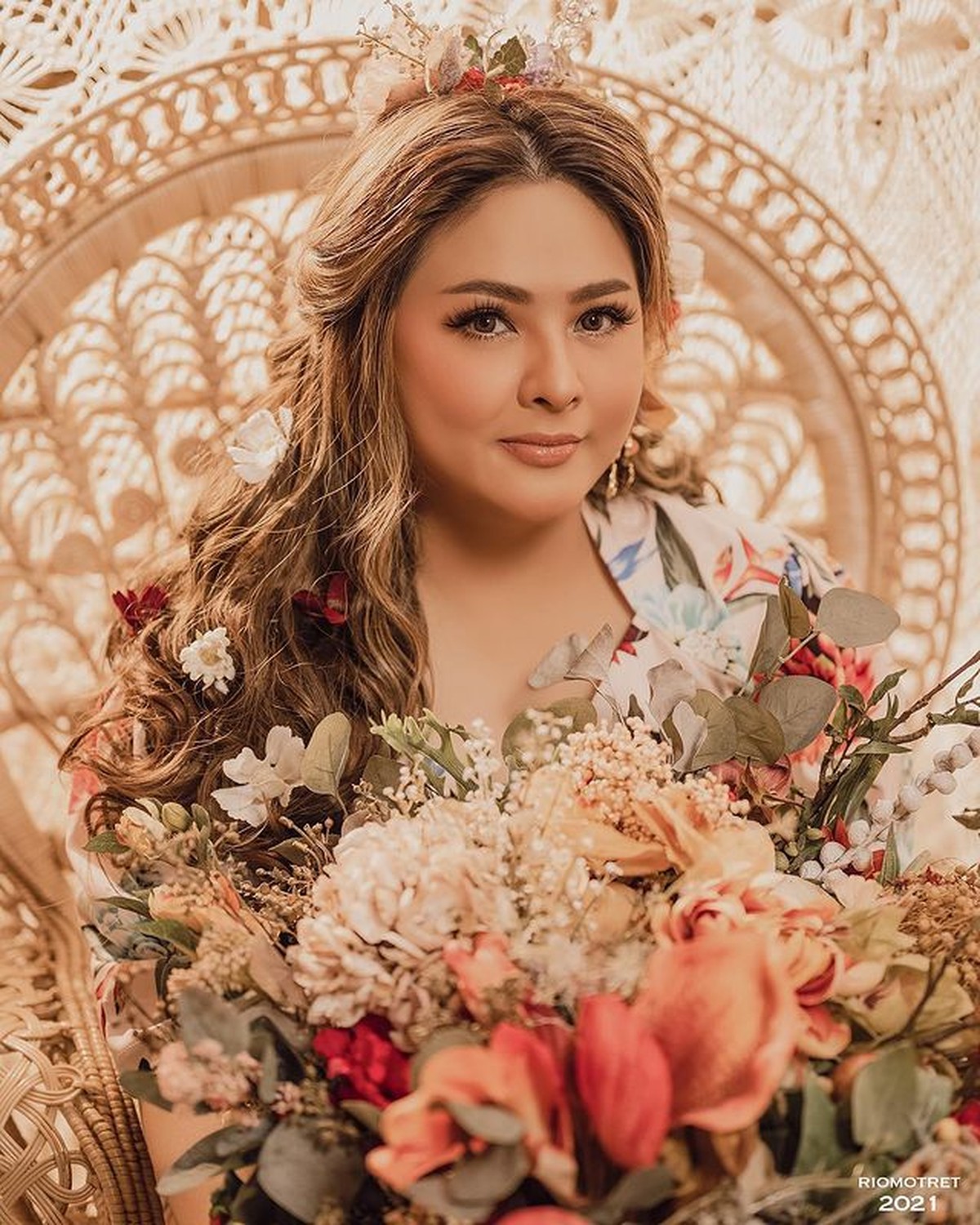 Audy Item baru saja melakukan pemotretan dengan penampilan tubuhnya yang makin langsing usai turun berat 10 kg&period; Yuk intip&excl;