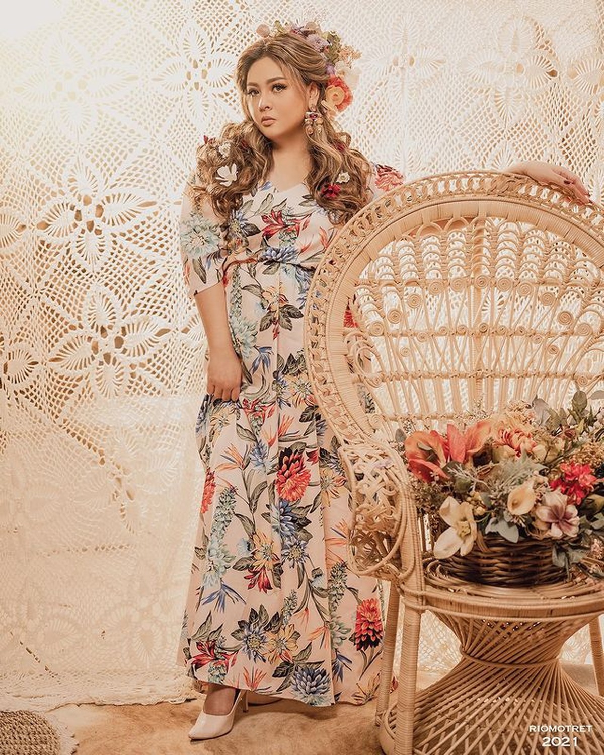 Audy Item baru saja melakukan pemotretan dengan penampilan tubuhnya yang makin langsing usai turun berat 10 kg&period; Yuk intip&excl;