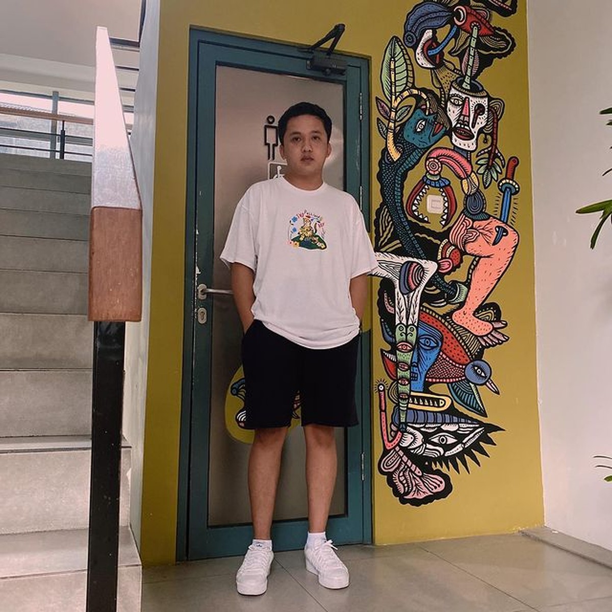 Zara Adhisty terlihat sedang dekat dengan pria bernama Abimanyu Bhakti yang ternyata sepupu Risa Saraswati&period; Yuk intip&excl;