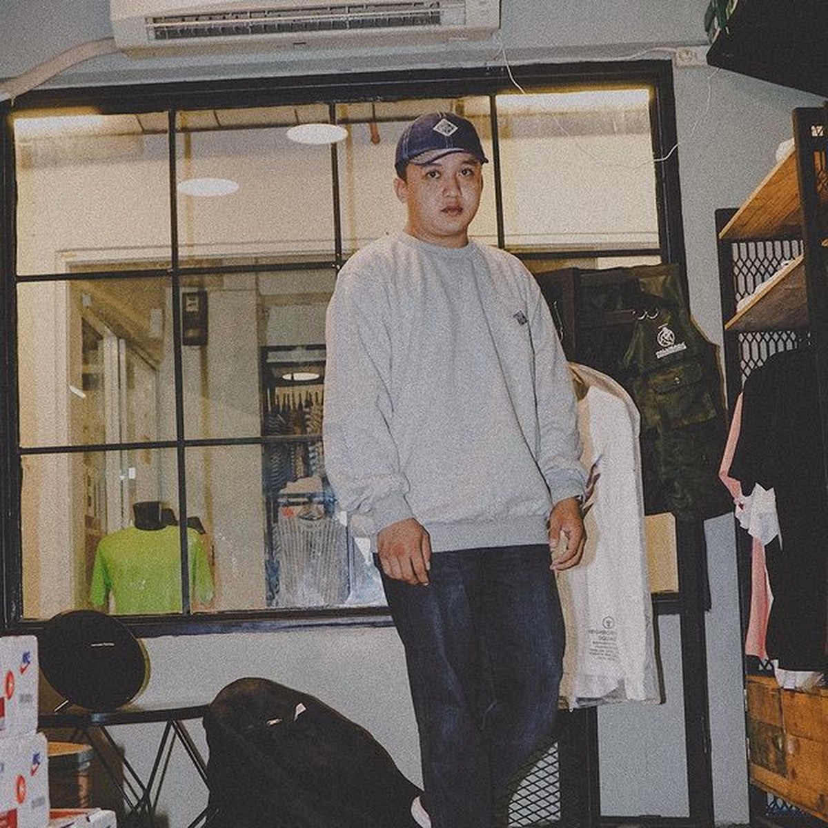 Zara Adhisty terlihat sedang dekat dengan pria bernama Abimanyu Bhakti yang ternyata sepupu Risa Saraswati&period; Yuk intip&excl;