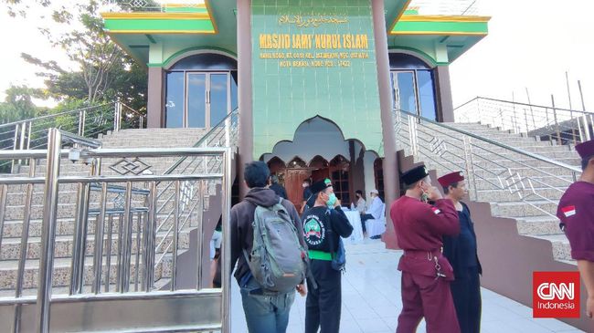 Reuni 212 Jakarta Bubar, Dialog di Bekasi Jumpa Ulama & Habib Virtual Reuni 212 akhirnya menggelar dialog terbatas di Bekasi dan gelar acara virtual Silaturahim bareng ulama dan habaib usai dilarang berkegiatan di Patung Kuda.