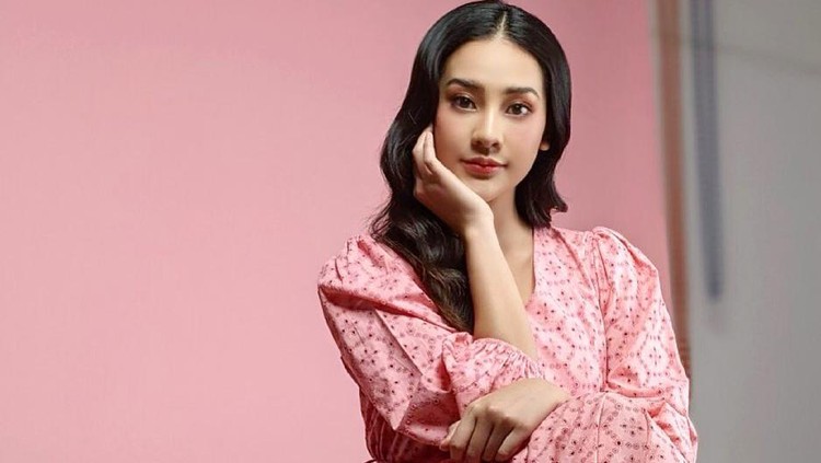 Anya Geraldine Anya Geraldine