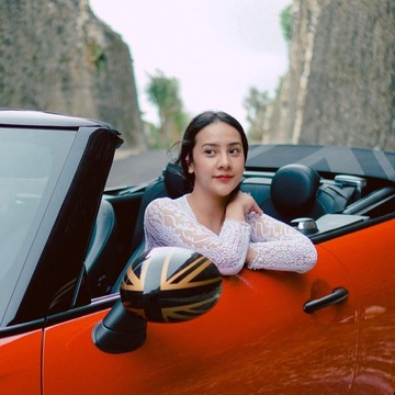 img-title Simak Gaya Anya Geraldine saat Travelling! Dari Pantai hingga Air Terjun, Mana Favoritmu?