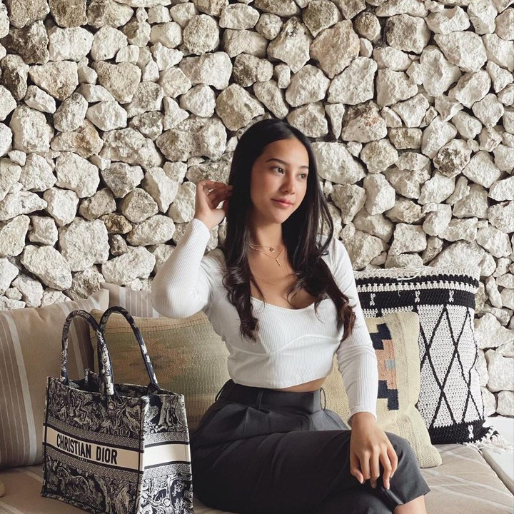 <p>Dalam serial ini, karakter Anya menjadi berperan sebagai Lydia yang menjadi sosok ketiga dalam hubungan orang lain. (Foto: Instagram @anyageraldine)</p>