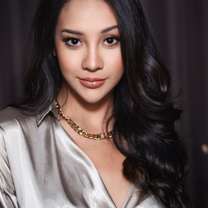 <p>Tak ayal, Anya pun disebut sebagai Da Kyung versi Indonesia yang sebelumnya juga diperbincangkan dalam drakor <em>The World of the Married.</em>  (Foto: Instagram @anyageraldine)</p>