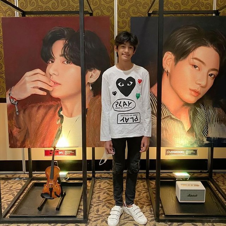 ARMY Sejati, 7 Deretan Anak Artis Penggemar Berat BTS Fans BTS memang sangat banyak diberbagai negara dan kalangan, berikut ini adalah deretan anak-anak artis ARMY sejati!