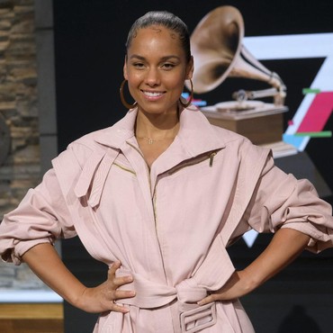 Jubah Alicia Keys di Met Gala 2022 Dituding Jiplak Karya Desainer Malaysia