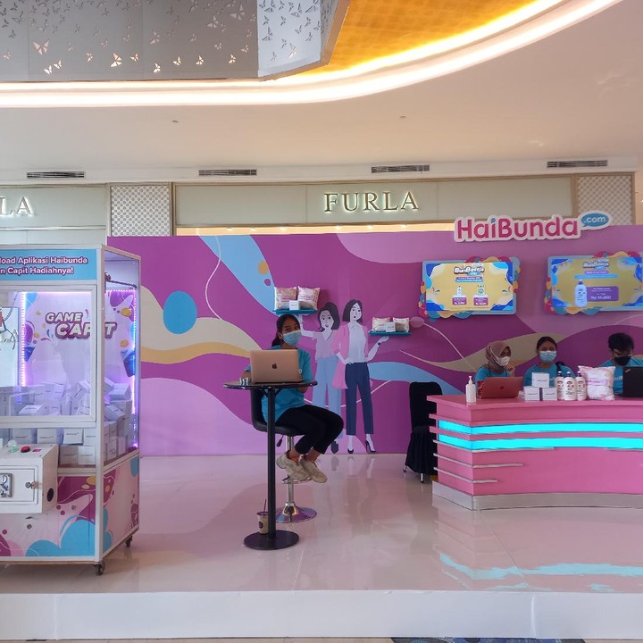 <p>Jangan lupa ajak Si Kecil berpose di gate Junio BundaFest. Ada Photo Competition dengan hadiah total Rp 2.250.000 untuk Bunda yang mengunggah potretnya di Instagram. Untuk mengikuti kompetisi, Bunda hanya tinggal mention @haibundacom dan @bankbri_id, sertakan hashtag #juniobundafest, dan follow akun @haibundacom dan @bankbri_id.</p>