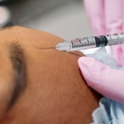 Ingin Suntik Jerawat? Hati-hati, Pertimbangkan Dulu 3 Hal Ini Sebelum Menyesal!