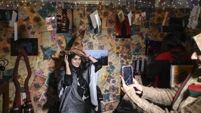 FOTO: Mahasiswa Pakistan Ubah Kampus Jadi Hogwarts