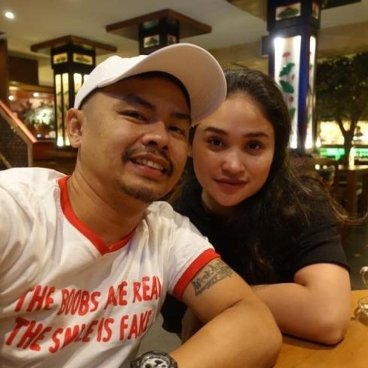 <p>Wendi Cagur menikah dengan Ayu Natasha sejak 2010, Bunda. Pernikahan mereka sudah berjalan selama 14 tahun dan dikaruniai 3 anak. (Foto: instagram @wendicagur)<br /><br /><br /></p>