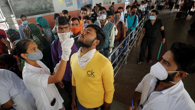 India melaporkan total 200 kasus varian baru Covid-19 varian Omicron di 12 negara bagian, tapi 80 persen dari keseluruhan infeksi tersebut tak bergejala.