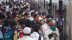 FOTO: Varian Omicron Terdeteksi, India Siaga