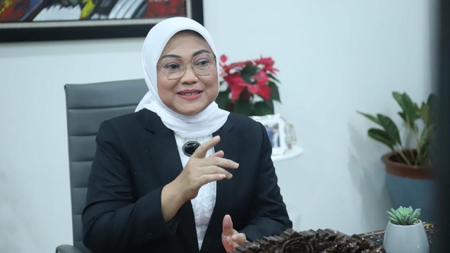 Menaker Ida Fauziyah mengatur pekerja dengan gaji sebesar upah minimum kabupaten/kota (UMK) berhak menerima bantuan langsung tunai (BLT) BBM Rp600 ribu.