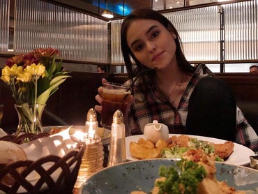 img-title Temui Keluarga, Manoj Punjabi Bakal Bikin Film tentang Laura Anna?
