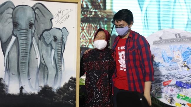 Risma dan Ironi Kebijakan Difabel: Paksa Bicara, Kurang Literasi Literasi atau pengetahuan pembuat kebijakan soal kaum difabel dipertanyakan terkait kasus Mensos Risma memaksa tunarungu bicara.