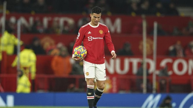 Pelatih Manchester United, Ralf Rangnick menantang Ronaldo dan pemain lini depan Setan Merah untuk lebih berkontribusi saat bertahan.