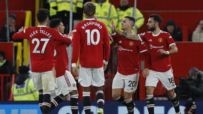 Manchester United memutuskan untuk menutup tempat latihan di Carrington karena dampak kasus Covid-19 yang menerpa.