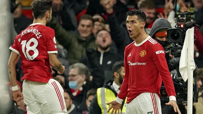 Gelandang Manchester United, Bruno Fernandes membiarkan Cristiano Ronaldo menendang penalti saat mengalahkan Arsenal.