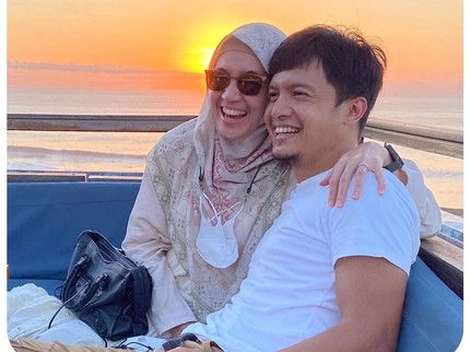 7 Potret Dhini Aminarti & Dimas Seto, Tetap Mesra 12 th Menikah Belum Dikaruniai Momongan