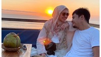 <p>Dhini Aminarti dan Dimas Seto menikah pada tahun 2009 silam, Bunda. Kini, usia pernikahan mereka sudah memasuki 12 tahun, lho. (Foto: Instagram: @dhiniaminarti)</p>