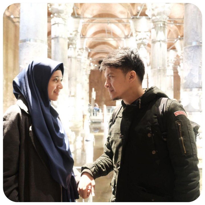 <p>Menjelang ulang tahun pernikahannya, Dhini mengungkapkan kalau dirinya bahagia hidup bersama Dimas. Ia juga berharap kebahagiaannya ini terus langgeng sampai akhirat. (Foto: Instagram: @dhiniaminarti)</p>