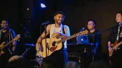 Lirik Lagu Walau Berantakan - Prince Husein