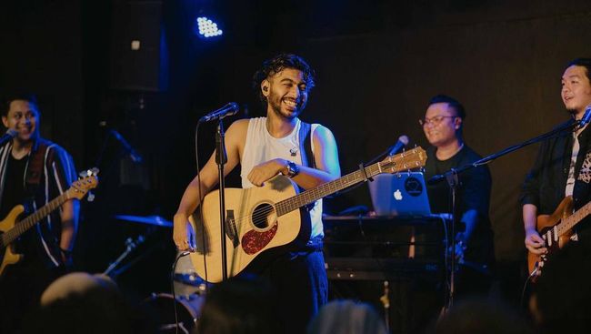 Lirik Lagu Walau Berantakan - Prince Husein