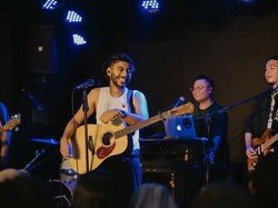 Lirik Lagu Walau Berantakan - Prince Husein