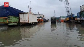 VIDEO: Tanggul Jebol, Pelabuhan Sunda Kelapa Terendam Banjir Rob