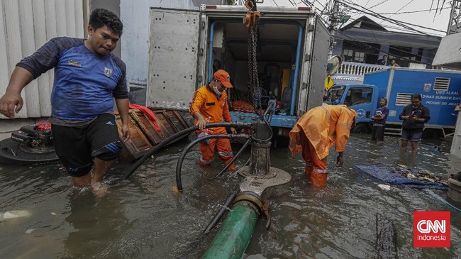 Hujan deras yang mengguyur Jakarta siang tadi mengakibatkan kawasan Duri Kepa banjir, Jakarta Barat, banjir dengan ketinggian air 40 cm.