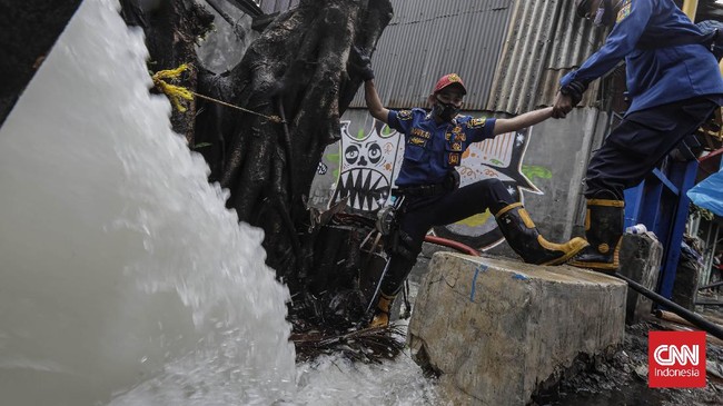 FOTO: Banjir Rob Kembali Rendam Jalan Lodan Raya