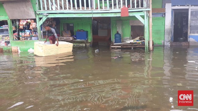 Sebanyak 3.039 kepala keluarga terdampak banjir rob di kawasan Kosambi dan Teluknaga, Kab. Tangerang.