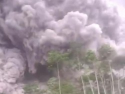 BMKG: Abu Vulkanik Gunung Semeru Belum Ganggu Aktivitas Penerbangan