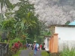 Gunung Semeru Erupsi, Lumajang Dilanda Abu Vulkanik