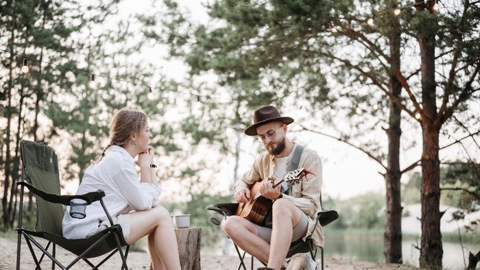 Mencintai Tanpa Ingin Memiliki? Bisa Jadi Tanda Kamu Sedang Menjalin Cinta Platonik!
