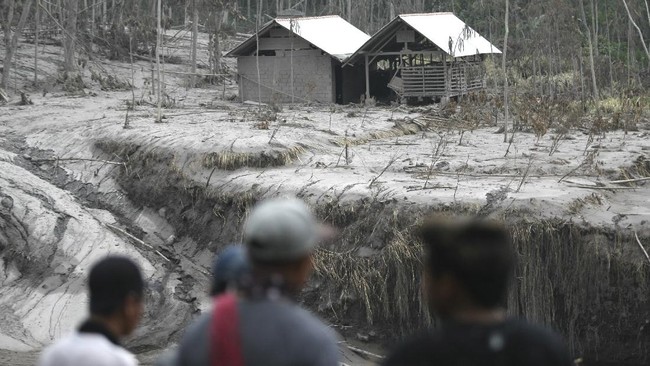 Satu orang meninggal karena erupsi Gunung Semeru adalah warga Curah Kobokan.