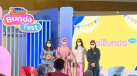 <p>Hari ini ada talkshow dengan tema 'Menjadi Bunda 3C: Cantik, Cerdas, Cuan' yang diisi oleh Dian Pelangi, Ririn Ekawati, serta Lisa Imawari selaku Private Banker BRI. (Foto: Annisa Afani/HaiBunda)</p>