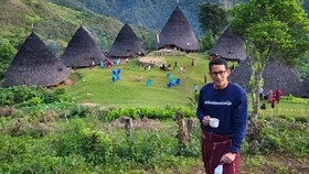 Tingkatkan SDM, Sandiaga Beri Beasiswa Pendidikan di Desa Waerebo