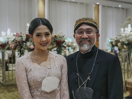 Sempat Beda Agama & Terpaut 13 Th, Ini Alasan Lukman Sardi Mantap Nikahi Sang Istri