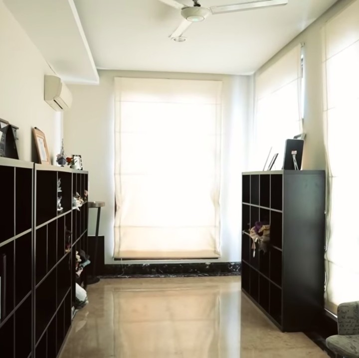 <p>Ada banyak pilihan ruangan yang diberikan oleh Atta untuk direnovasi menjadi kamar bayi, Bunda. Salah satunya adalah kamar yang berukuran kecil. (Foto: YouTube AH)</p>