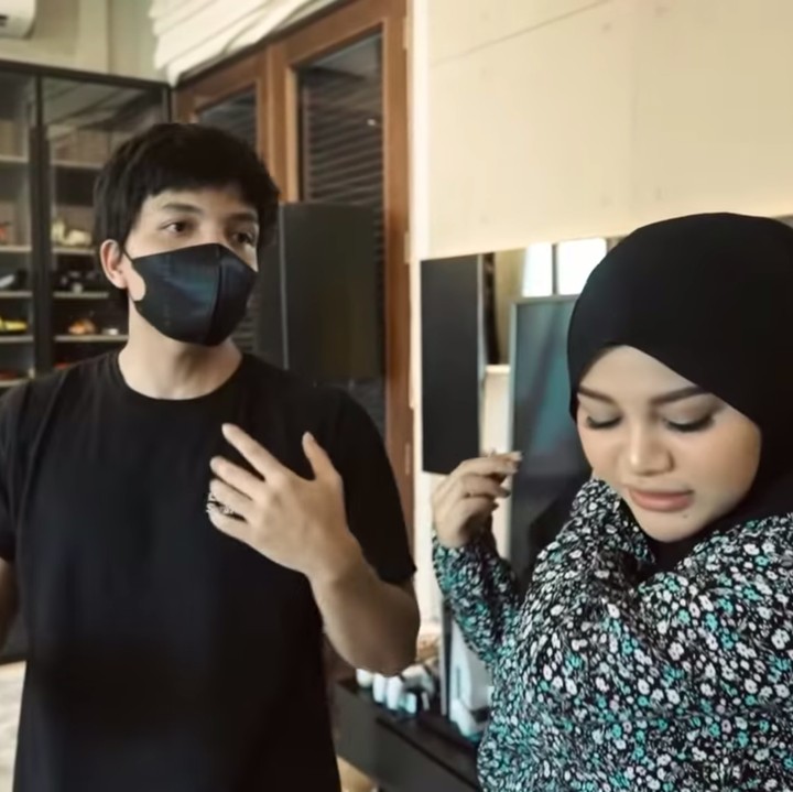 <p>Aurel Hermansyah diperkirakan akan melahirkan pada Februari 2022 mendatang, Bunda. Kini, ia dan sang suami, Atta Halilintar tengah mempersiapkan kamar untuk <em>Baby</em> A. (Foto: YouTube AH)</p>
