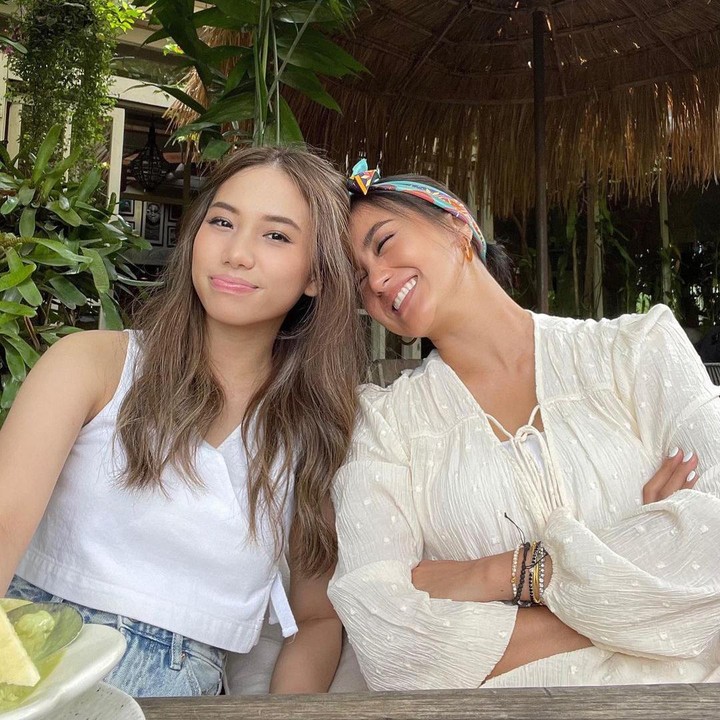 <p>Setelah berpisah dengan Edwin, Jasmine tinggal bersama Ririn, Bunda Ririn bahkan kerap membagikan potrenya bersama Jasmine ke media sosial. (Foto: Instagram: @ririnekawati)</p>
