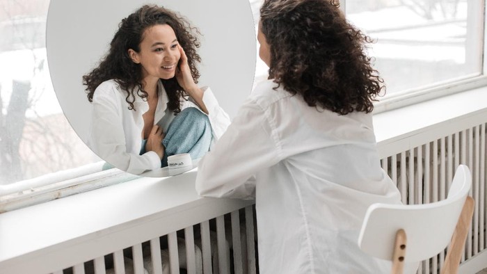 Mengobrol dengan Diri Sendiri Bisa Bikin Mental Lebih Sehat, Ini Buktinya!