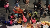 <p>Keseruan Bundafest hari kedua, Sabtu (4/12/2021) ditutup dengan antusiasnya para Bunda untuk membeli minyak goreng 2L seharga Rp20 ribu saja di acara BunBastis Sale.</p>