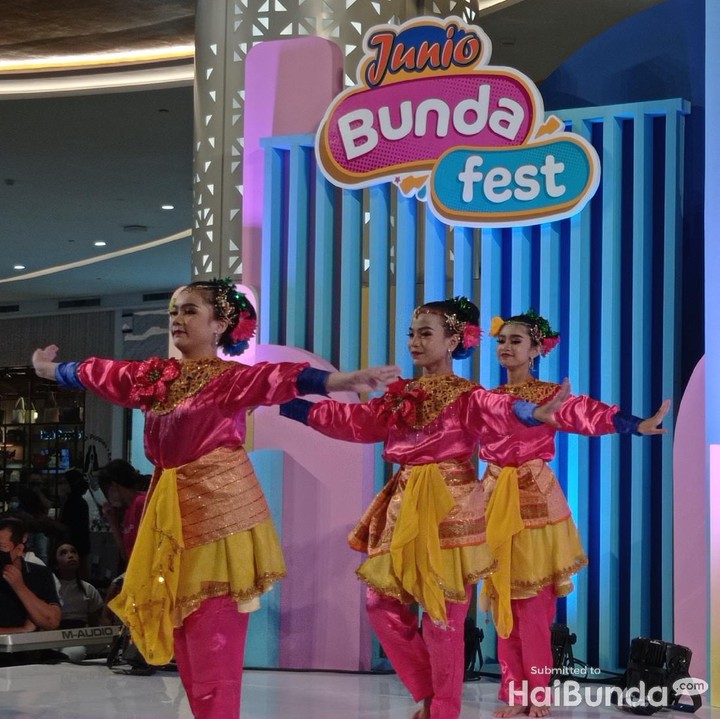<p>Tari dearah adalah salah satu penampilan anak di Junio BundaFest yang paling ditunggu-tunggu nih. (Foto: Tim HaiBunda)</p>