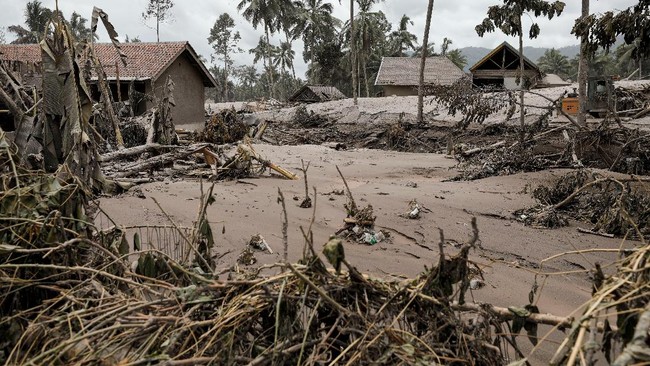 PT PLN (Persero) mengatakan ribuan warga telah kembali mendapatkan akses listrik pasca erupsi di Gunung Semeru.