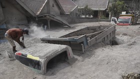 ESDM Hentikan Semua Kegiatan Pertambangan di Gunung Semeru